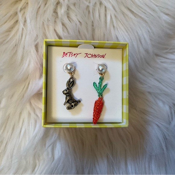 Betsey Johnson Mismatched Carrot & Bunny Drop Earrings - New in Box - Picture 4 of 9